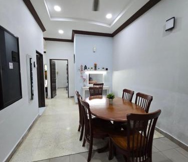 Taman Megah House | PD Shell Gate Home Stay
