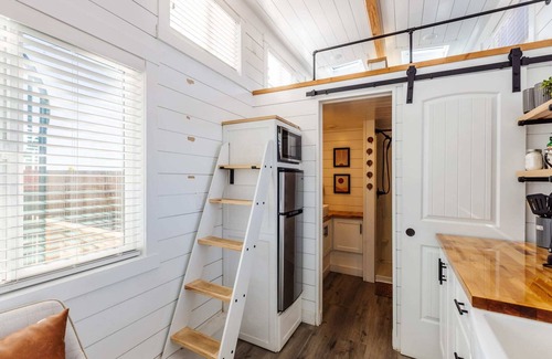 Apple Valley Apartment | Peace and Tranquility private hot tub,deck,and bbq