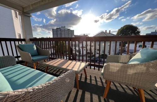 Everett House | PEACE IN THE CITY - Humble Luxury minutes from Boston, Beach & Casino
