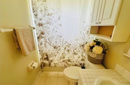 Palm Beach Country Estates Apartment | Peaceful 1 bdrm ensuite w/pool & private entrance in sunny Palm Beach Gardens