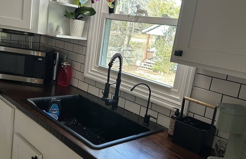 Prosperity House | Peaceful 2-bedroom bungalow on quiet cove, Lake Murray, renovated, pet friendly