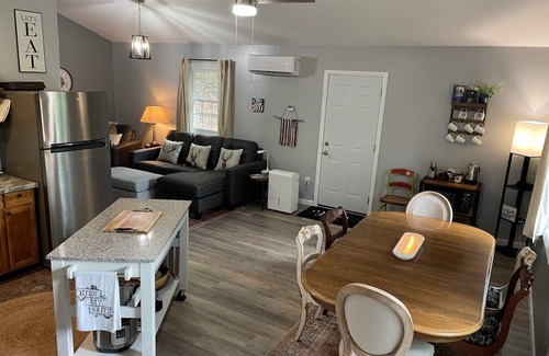 Lost River House | Peaceful 2 bedroom cottage in Lost River w/stream