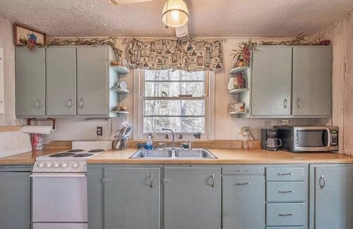 Penrod House | Peaceful 2-bedroom house, beautiful Lake view.