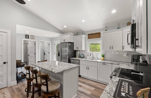 Mount Saint Francis Cottage | Peaceful 2-bedroom cottage in the beautiful Floyds Knobs with Hot Tub & Gym