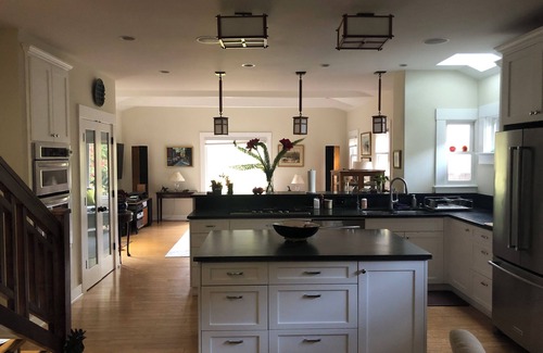 Oak Park House | Peaceful 3 bedroom house near shops, supermarkets & restaurants.