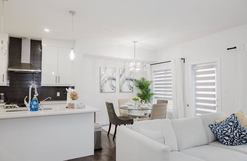 Southwest Edmonton House | Peaceful 3-bedroom house with WiFi in South Edmonton- 15 minutes to the airport