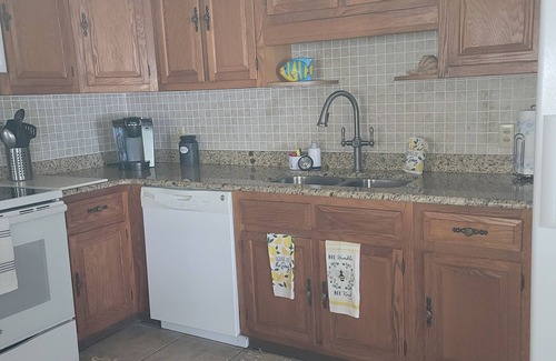 Sebring House | Peaceful 3 bedroom lake front home on 1 acre