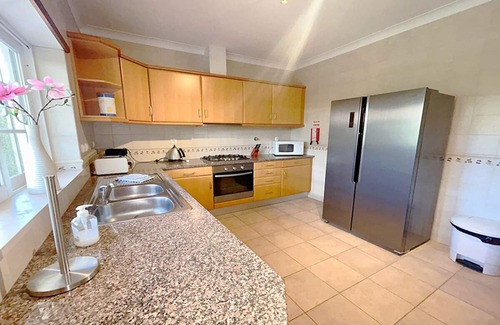 Albardeira House | Peaceful 4 Bedroom Villa w/Private Pool, 15 min walk to Lagos Marina, Wifi,A/C