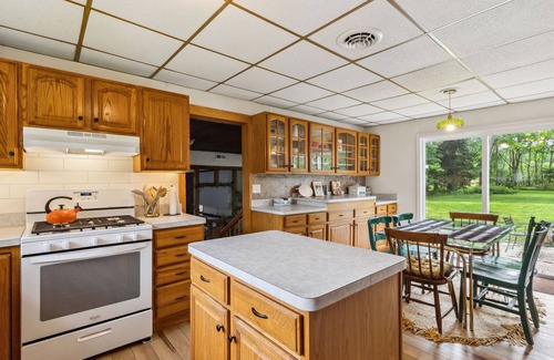 Valley View House | Peaceful 4BR Home w/Fire Pit + Projector | Pets Welcome