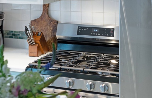 Seacrest Cottage | Peaceful Adult Retreat w/Huge Heated Pool + Bikes + Beach Gear