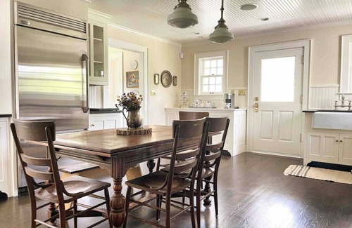 Hillsboro House | Peaceful and Beautiful Farm Stay Retreat Near Rocky Fork Lake