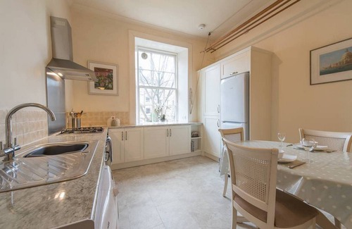 Newington Apartment | Peaceful and convenient apartment ideally situated