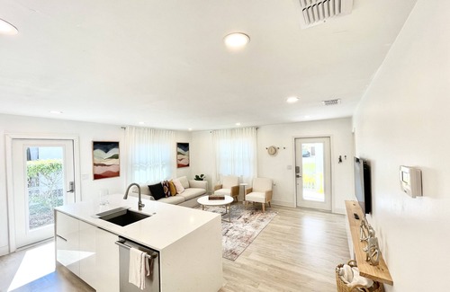 Naples Park Cottage | Peaceful and cozy beach house in North Naples