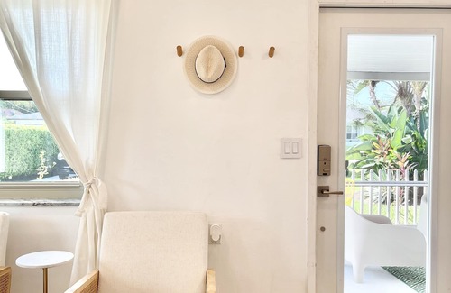 Naples Park Cottage | Peaceful and cozy beach house in North Naples