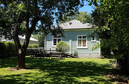 Hanmer Springs House | Peaceful and private bach just a few minutes walk to village centre and pools