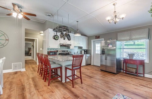 Vein Mountain House | Peaceful and Quiet Bliss with 2 ponds, nearby mtns & lake, golf cart available.