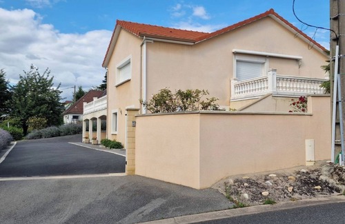 Creuzier-le-Vieux Apartment | Peaceful apartment on a green estate 4KM from the center of vichy