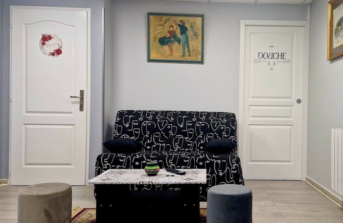 Creuzier-le-Vieux Apartment | Peaceful apartment on a green estate 4KM from the center of vichy