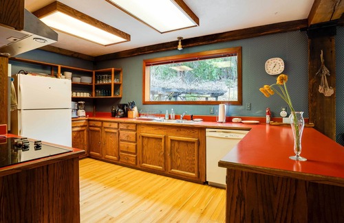 Murphy House | Peaceful Applegate River Valley Sanctuary!