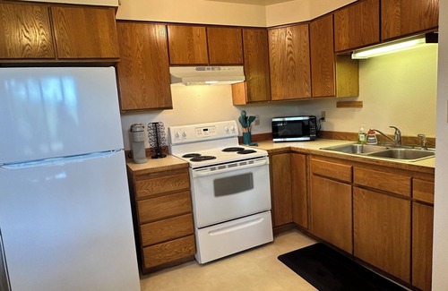 Lakeside Condo | Peaceful Bay Overlook - Lower - Blocks away from Flathead Lake - 45mi to GNP