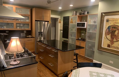 Oak Park Apartment | Peaceful Beauty in Historic District - Walkable - Winter Month Stay Special