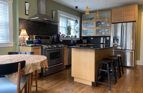 Oak Park Apartment | Peaceful Beauty in Historic District - Walkable - Winter Month Stay Special