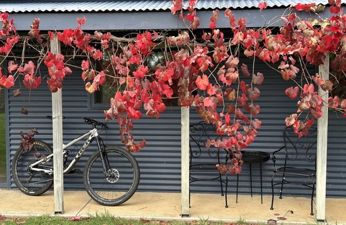 Splitters Creek House | Peaceful Bush Setting 12 Mins to Centre of Albury, a Rustic Retreat