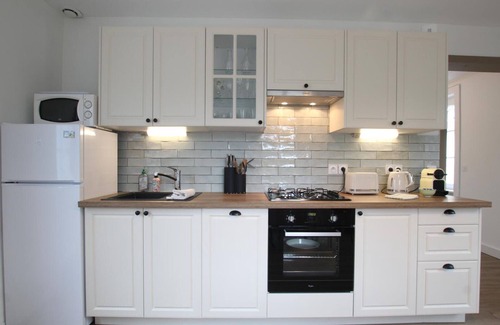 Neuville-en-Beaumont Cottage | Peaceful countryside house with garden near beaches, pets allowed