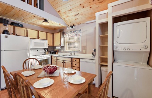 Beech Mountain Cabin | Peaceful Cabin Near Many Activities