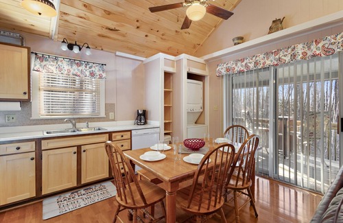 Beech Mountain Cabin | Peaceful Cabin Near Many Activities