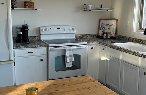 Ames Cabin | Peaceful Cabin Retreat On The Water