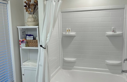 Ames Cabin | Peaceful Cabin Retreat On The Water