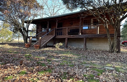 Pleasant Grove Cabin | Peaceful Cabin Retreat near Mountain View, AR