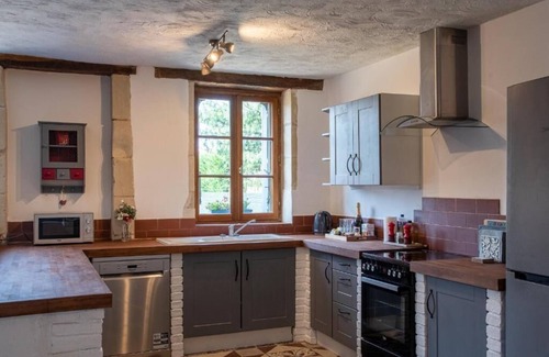 Cersay House | Peaceful & charming 3-bedroom house in Val en Vignes