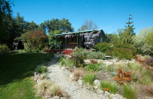 Ruby Bay House | Peaceful Comfortable Cottage in Beautifully Landscaped Garden