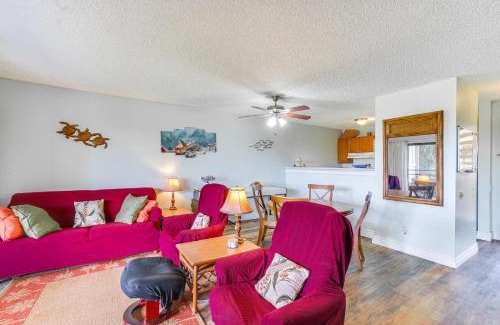 Maunaloa Apartment | Peaceful Condo with Amenities Steps to Beach!