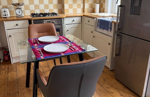 Ealing Apartment | Peaceful cosy Ealing Apartment, private Garden