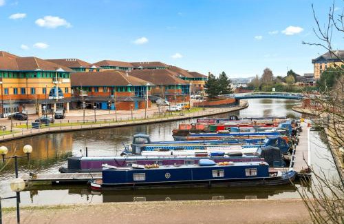 Brierley Hill Apartment | Peaceful cosy stay with FREE parking