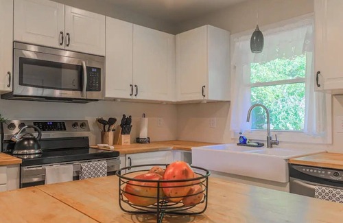 Andrews Cottage | Peaceful Cottage in the North Carolina mountains