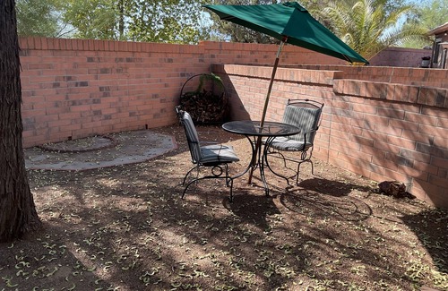 Viewpoint Cottage | Peaceful cottage with courtyard in Green Valley AZ with AC, WiFi, and DirecTV.