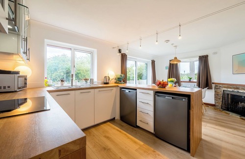 Crowlas House | Peaceful countryside retreat with sea views
