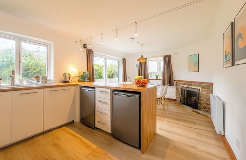 Crowlas House | Peaceful countryside retreat with sea views