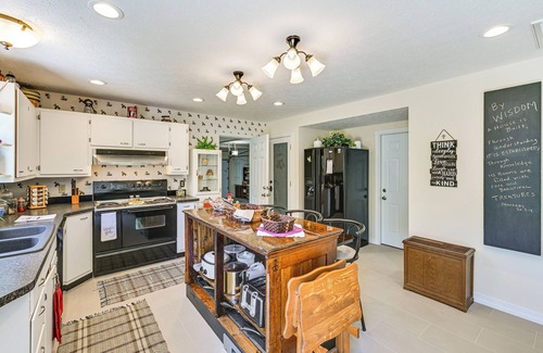 Rockfield Apartment | Peaceful Couple’s Getaway 4 Mi to Delphi!