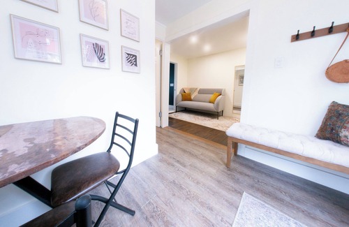 Oakley Apartment | Peaceful Couples Retreat, 2 minutes from the Biltmore