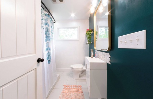 Oakley Apartment | Peaceful Couples Retreat, 2 minutes from the Biltmore