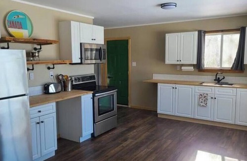 Lower Ohio House | Peaceful cozy cottage next to Welshtown Lake with fire bit in the back yard.