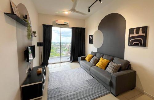 Larut Apartment | Peaceful Cozy Homestay near Taiping Lake Garden with Netflix and Games