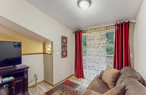 Trinidad House | Peaceful Creekside