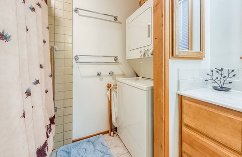 Idyllwild House | Peaceful dog-friendly cabin with deck, forest & mountain views, & private grill!