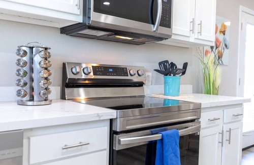 Ridgecrest Apartment | Peaceful Escape - 4 Bathrooms!